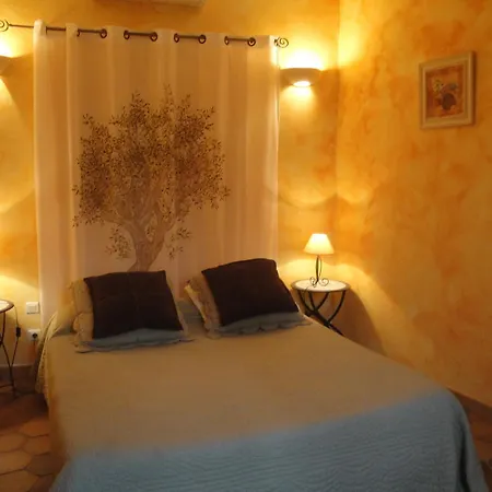 Bastide De La Treille Villa Montaren-et-Saint-Médiers Room photo